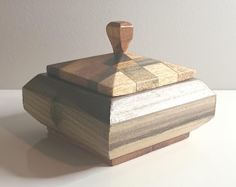 Vintage Wooden Trinket Box – Geometric Lid – Handcrafted Midcentury Folk Art Style