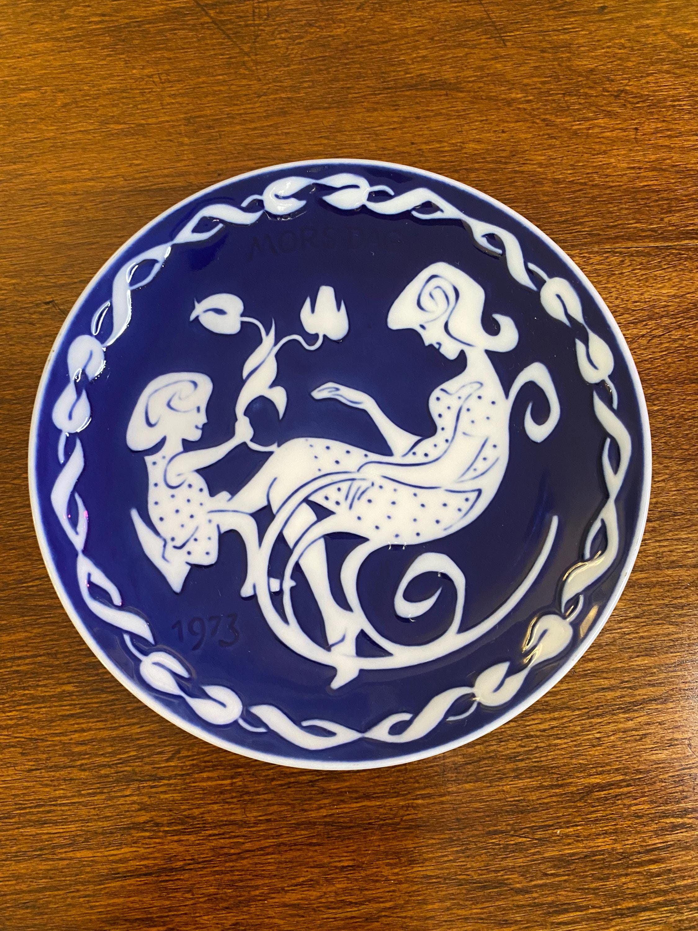 ロイヤルコペンハーゲン　母の日プレートセット 1973年 1977年ほか ヴィンテージ ロイヤル コペンハーゲン 母の日プレート 1973年：母と子