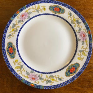 Vintage Tabletops Gallery &quot;Canton&quot; Dinner Plate – Blue Floral Border – Super Fine Porcelain
