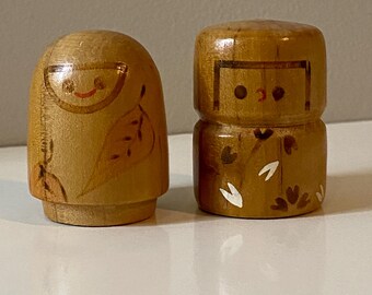 Vintage Miniature Kokeshi Dolls – Hand-Painted Wooden Figurines – Japanese Folk Art