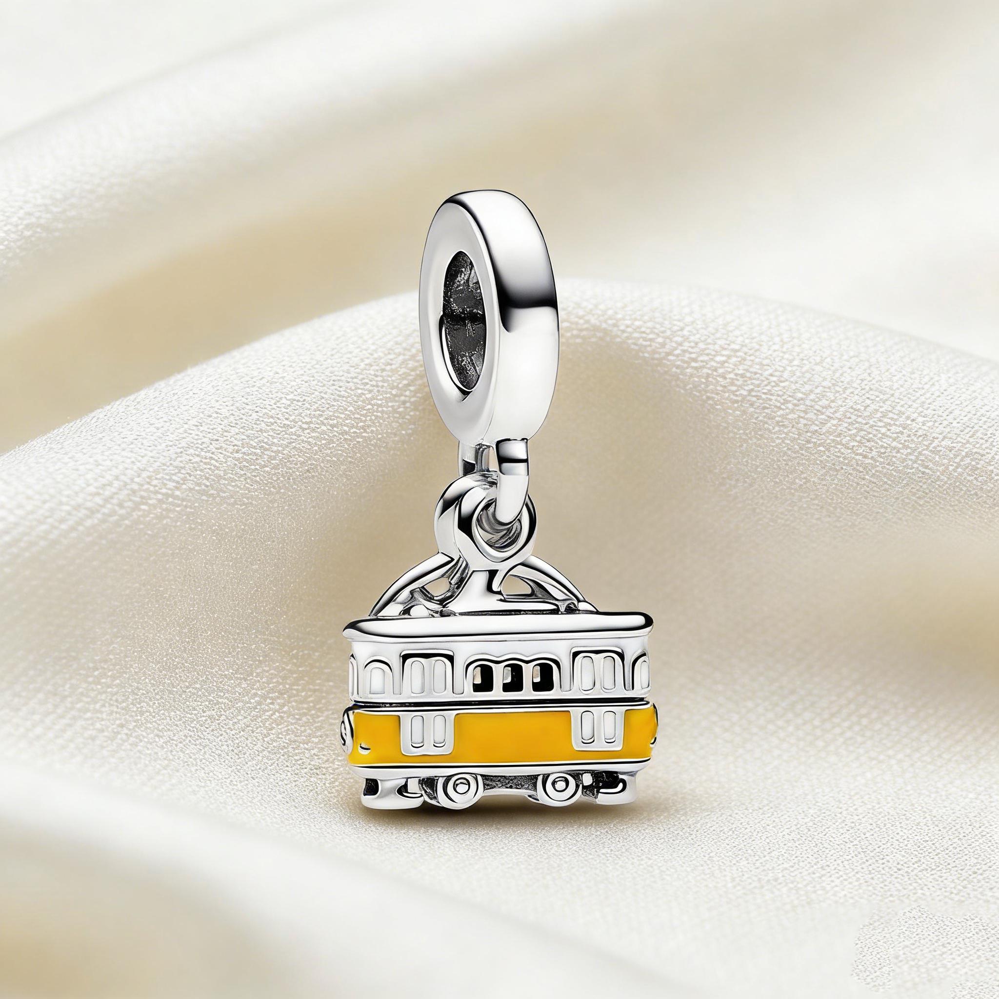 [現地購入]Pandora イギリス バス チャーム Pandora lisbon charm - Etsy 日本