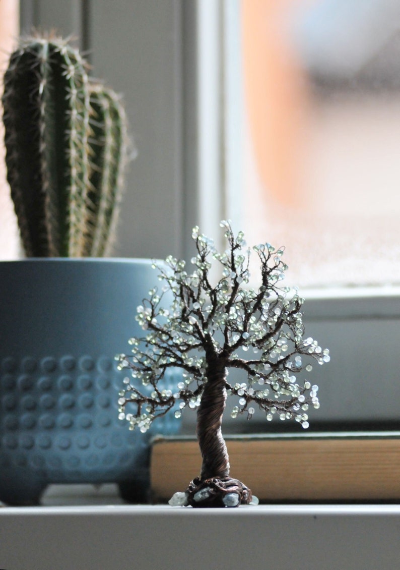 Sculpture d'arbre de vie, décoration d'arbre en cuivre, sculpture d'arbre en fil de fer avec perles d'apatite et d'aigue-marine, cadeau de pendaison de crémaillère image 1