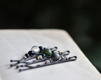 Alfileres Bobby del bosque de invierno, alfileres de pelo Boho gris verde piedra preciosa, barrettes de piedras preciosas oscuras gitanas, regalo para ella