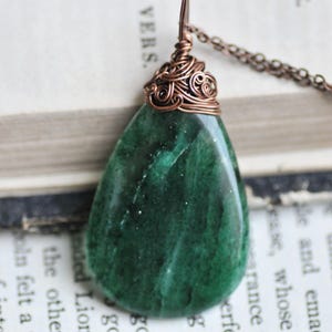 グリーンアベンチュリンペンダント、ワイヤーラップグリーンアベンチュリンジュエリー、エルフボヘミアンジュエリー、自然愛好家へのギフト