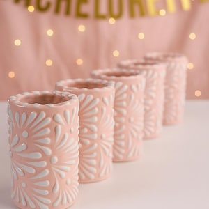 Pink Mexikanische Talavera Handgefertigte Schnapsgläser (2er-Set) - Pink & Weiß Tequila Caballito, Trinkgeschirr, Bachlorette, Brautjungfer Schüsse, Barcart
