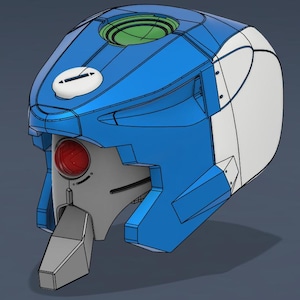 Puede incluir: Diseño de casco futurista en azul, blanco y gris. El casco presenta una gran lente circular roja, un detalle ovalado blanco y un acento circular verde. El diseño tiene una estética geométrica y angular, lo que sugiere un tema de ciencia ficción o cosplay.