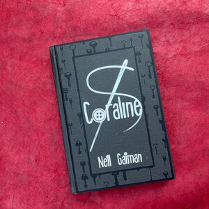 Coraline - Neil Gaiman (Special Edition Rebind) None
