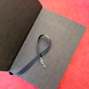 Coraline - Neil Gaiman (Special Edition Rebind) Ribbon w/ Key Charm