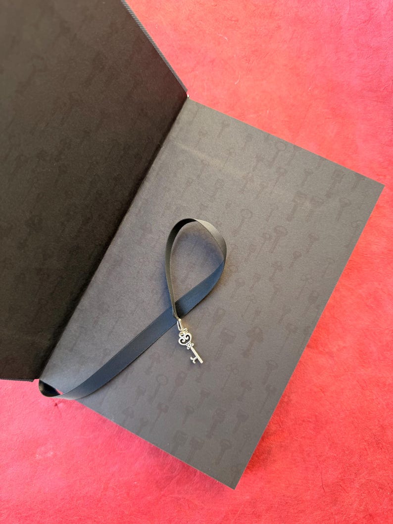 Coraline - Neil Gaiman (Special Edition Rebind) Ribbon w/ Key Charm