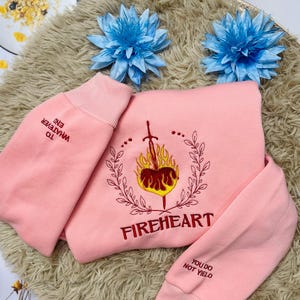Thron des Glases Feuerherz besticktes Sweatshirt, Tshirt, Thron des Glases Zitat, Reich der Stürme, Erbe des Feuers Hoodie Geschenke für Buchliebhaber