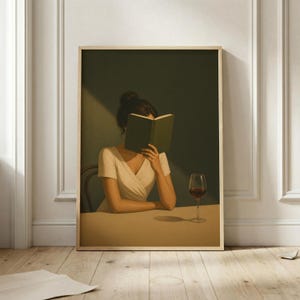 Póster de mujer leyendo con vino, lámina para amantes de los libros, obra de arte literaria con un toque melancólico, póster de regalo para lectores, decoración acogedora para la lectura, elegante arte de pared femenino.