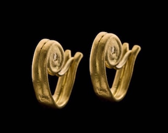 22k solid gold click-in hoop earrings, unique 22k gold hoops with spiral on top, handmade, fine jewelry.