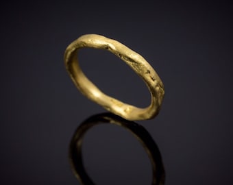 Ehering, zarter Gold Ehering, natürlich aussehender dünner 22k solider Goldring, Unisex, handgefertigt, edler Schmuck, veränderbar.