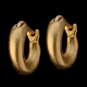Classic Small 22k Solid Gold Click-in Hoop Earrings, Fine Jewelry, Unisex Earrings, Men Earrings. image 2