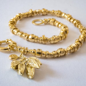 18k solid gold beaded bracelet with cluster of 18k solid gold seeds, handmade, resizable, fine jewelry.