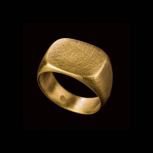 18k Solid Gold Signet Ring, 18k Gold Square Statement Ring, Fine Jewelry, Unisex Signet ring, Resizable.