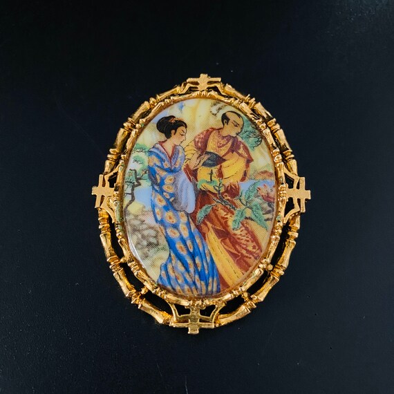 Vintage Brooch Pin in Gold Tone Setting Asian Coupl… Gem
