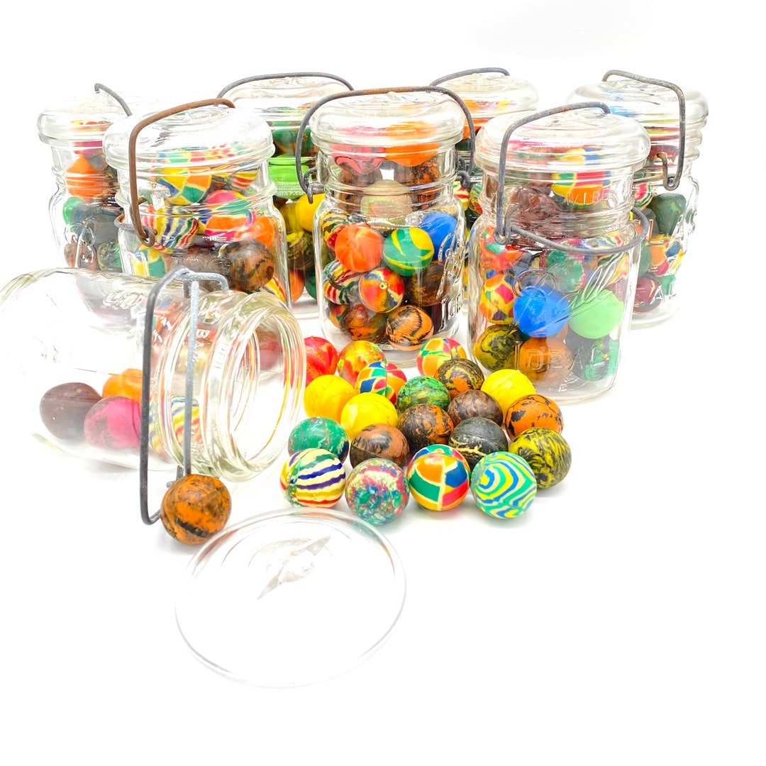 Vintage - 1980-1990 - Lot of 25 Bouncy Balls in a Vintage Ball or