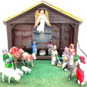 Vintage - Navidad - Natividad - Celuloide y aglomerado Las figuras de la guardería son de plástico y están en excelentes condiciones - Navidad de mediados de siglo