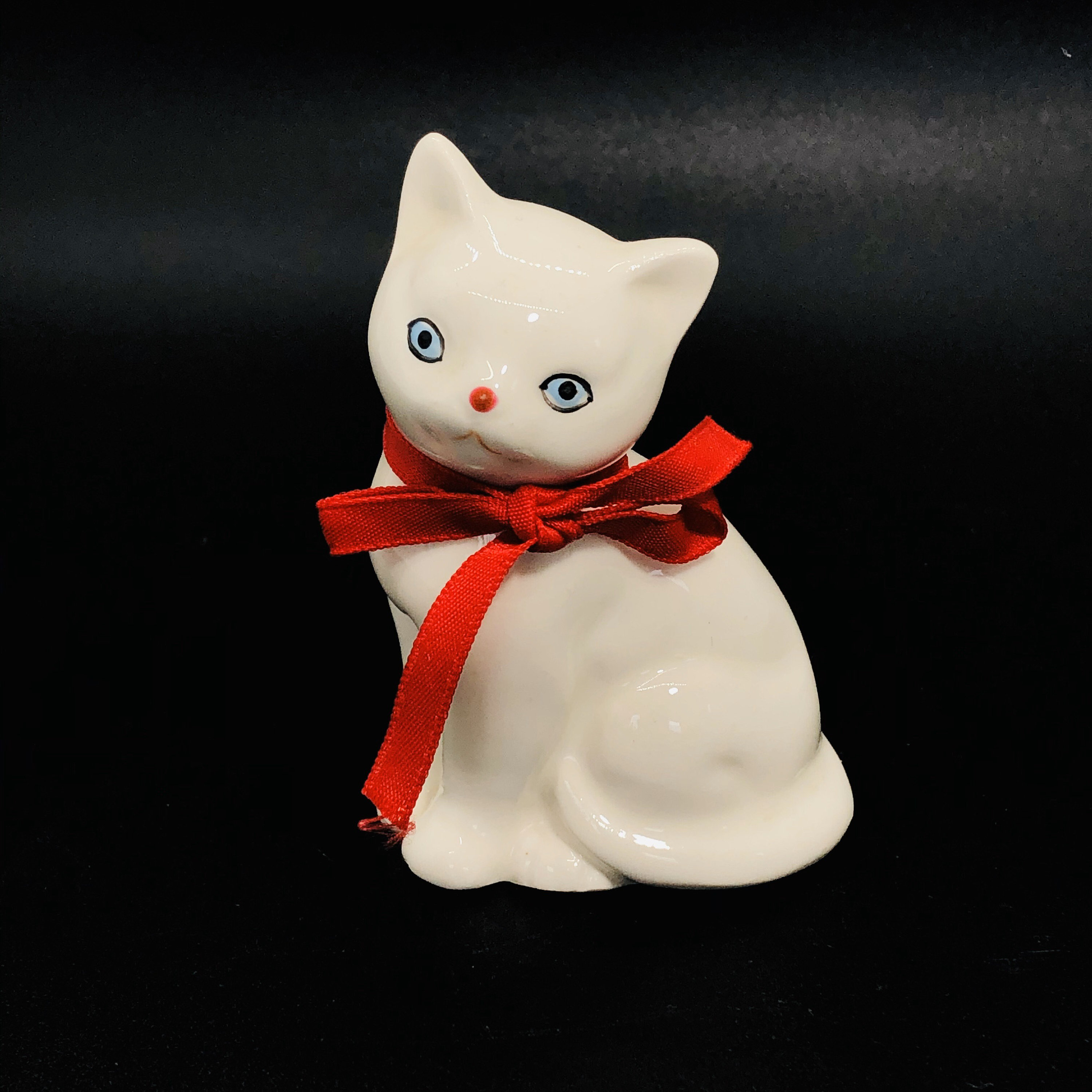 Vintage - Takahashi - Japan - White Kitten / Cat Figurine With