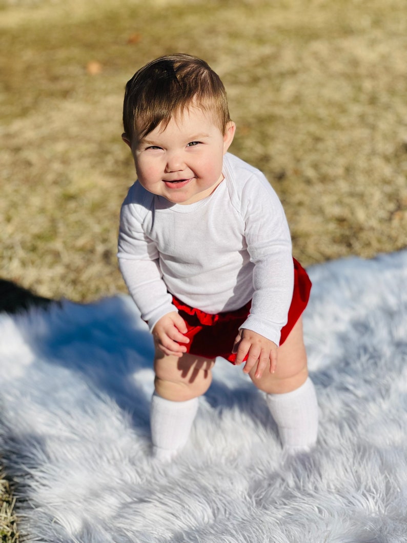 Red velvet bloomers, bummies, diaper cover, high waisted ruffle bummies Bild 1