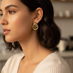 Pendientes vintage de aldaba de puerta dorada con aros entrelazados trenzados