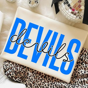 Bundel met PNG-afbeeldingen van de Devils-mascotte, script voor de Devils-schoolgeest, ontwerp van de teammascotte, digitale download voor Devils-shirts voor wedstrijddagen (sublimatie).