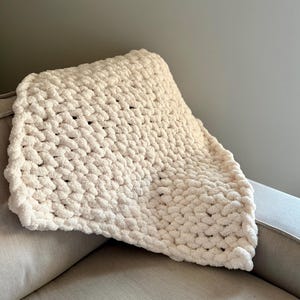 Soft & Cozy Personalized Hand-Made Chunky Knit Baby Blanket Solid | Multiple Color Options | Car Seat, Swaddle, Stroller Blanket