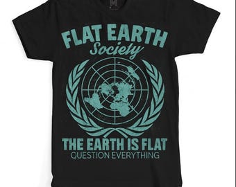 Flat Earth Society Satirisches T-Shirt - Die Erde ist flach, Frage alles in Frage, Verschwörung Humor Grafik Tee