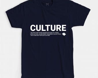 Kultur Definition T-Shirt - Grafisches T-Shirt im künstlerischen Wörterbuchstil, das Popkultur und menschliche Errungenschaft feiert, minimalistisches Streetwear-Shirt