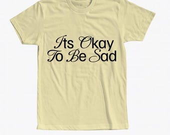 Es ist in Ordnung, traurig zu sein Shirt - Bewusstsein für psychische Gesundheit T-Shirt, Erinnerungsgrafik, Unisex Comfort Fit, unterstützendes Geschenk für Freunde und Selbstfürsorge