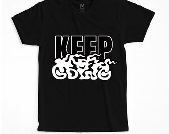 Keep Going Swirl Text T-Shirt - Inspirierendes Grafik-T-Shirt mit abstraktem Schriftzug, motivierende positive Denkweise und erhebendes Botschafts-Shirt
