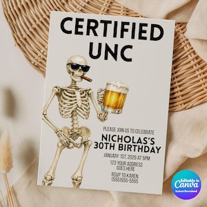 Puede incluir: Una tarjeta de invitación de cumpleaños rectangular con un esqueleto que lleva gafas de sol negras y sostiene un cigarro y un vaso de cerveza. El texto dice CERTIFIED UNC, PLEASE JOIN US TO CELEBRATE NICHOLAS'S 30TH BIRTHDAY, JANUARY 1ST, 2026 AT 5PM.