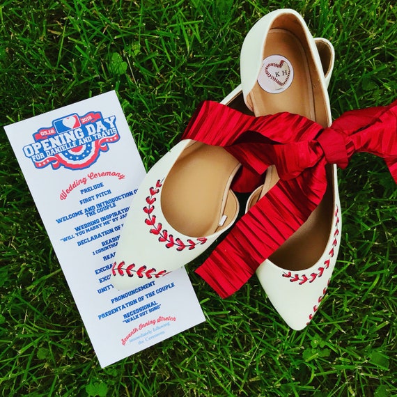 Baseball wedding shoes | Beachweddingtips.com