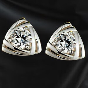 925 Sterling Silver Earrings, Diamond Stud Earrings, Triangle Earring, Solitaire Earrings, Gift for Her, Women&#39;s Day Gift, Mother&#39;s Day Gift