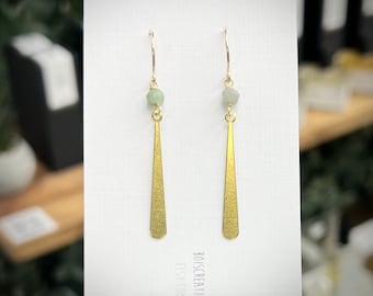 Natural Emerald with elongated brass teardrops on 14k Gold Filled earring hooks - Emerald earrings, Drangle and drop earrings