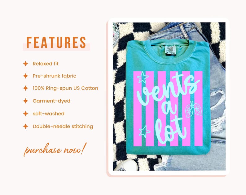 Puede incluir: Camiseta turquesa con la frase "vents a lot" en escritura azul claro y rayas verticales rosas. La camiseta tiene un ajuste relajado, tejido preencogido y est&aacute; hecha de 100% algod&oacute;n estadounidense hilado en anillo. La camiseta est&aacute; te&ntilde;ida en prenda, lavada suavemente y tiene costuras dobles.