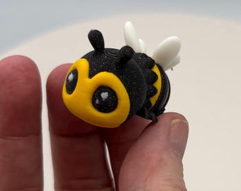 Cute Bee 3D Printed Figurine – Yellow & Black Bumblebee Desk Decor Fidget Toy