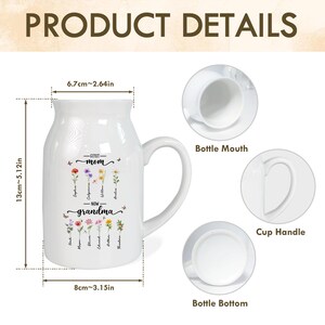 K&ouml;nnte beinhalten: Wei&szlig;er Keramikbecher mit gebogenem Henkel, mit Blumendesigns und dem Text "FITST mom NOW grandma." Der Becher ist 13 cm hoch und 8 cm breit. Produktdetails: &Ouml;ffnung, Henkel und Boden.