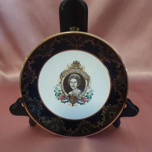 Commemorative Queen Elizabeth II Silver Jubilee Plate – Falcon Ware, England (1977)