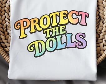 LGBTQ+ statement-T-shirt - Protect the Dolls-T-shirt voor bondgenoten.