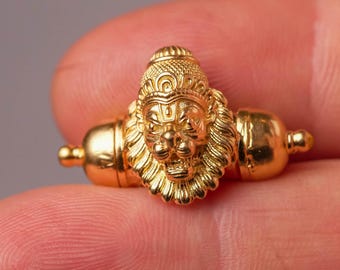 Pingente Narasimha Kavacha em ouro 18K: amuleto de proteção hindu feito à mão