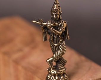 Ministaty av mässing, Lord Krishna | 4,7 cm flöjtspelande Krishna Murti | Hinduisk tempeldekoration för hemmet