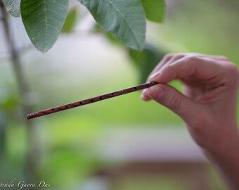 Flauta de madera Krishna: instrumento para pujas en el altar y el hogar