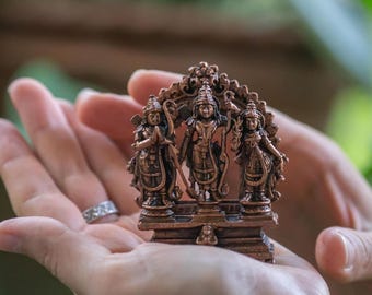 銅製のラーマ神、シータ神、ラクシュマン神（ダルバール）2.65インチ、ハレ・クリシュナ神、クリシュナ・ムルティ神