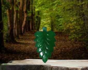 Colgante de piedra preciosa natural con hoja de ónix verde tallada a mano