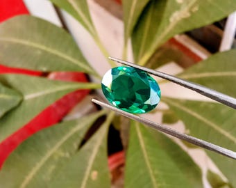 Esmeralda ovalada cultivada en laboratorio: piedra preciosa verde intenso, corte de precisión