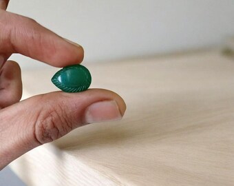 Ónix verde 100%. El corte ha sido muy bueno y parece medir 16×12 mm.