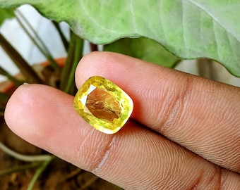 Zafiro amarillo AAA+ de 10 × 12 mm con talla cojín escalonada - Gema suelta Pukhraj amarilla viva AAA - Zafiro amarillo natural certificado