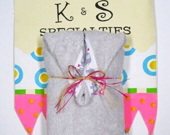 Monogrammed Hooded Towel/Ribbon With Elephants And Pink Heart/Personalized /Gift:Baby Shower, Birthdays, Beach Towel, Bath Time, Pool,Unique